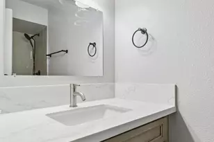 12409 N Columbine Dr, Phoenix, AZ 85029 - Photo 11