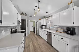527 W Kelton Ln, Phoenix, AZ 85023 - Photo 9