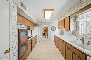 10815 W Mountain View Rd, Sun City, AZ 85351 - Photo 13