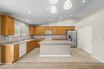 17572 W Spring Lane, Surprise, AZ 85388 - Photo 7