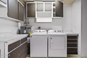 10060 W Royal Oak Rd, Sun City, AZ 85351 - Photo 17