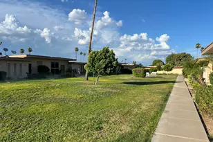10060 W Royal Oak Rd, Sun City, AZ 85351 - Photo 3