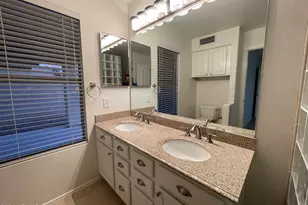 4709 E Abraham Ln, Phoenix, AZ 85050 - Photo 13