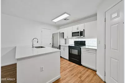 3065 N 67th Avenue #Apt 241, Phoenix, AZ 85033 - Photo 9