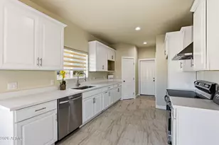158 N Pettoshas Dr, Maricopa, AZ 85139 - Photo 3