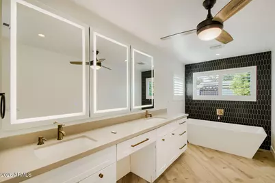 8318 E Sells Drive, Scottsdale, AZ 85251 - Photo 11