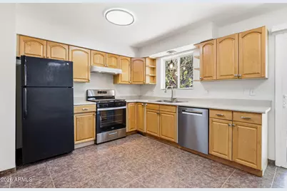 250 E Park Avenue, Gilbert, AZ 85234 - Photo 9