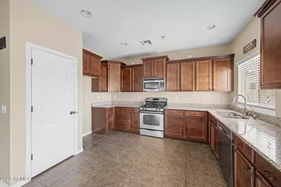 1016 W Basswood Avenue, San Tan Valley, AZ 85140 - Photo 9