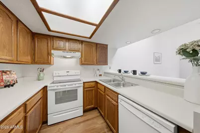 27 E Betty Elyse Lane, Phoenix, AZ 85022 - Photo 3