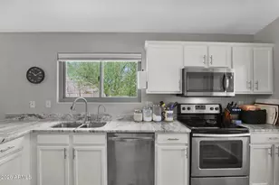 2258 E Soft Wind Dr, Phoenix, AZ 85024 - Photo 9