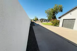 8663 E Winnston Cir, Mesa, AZ 85212 - Photo 11