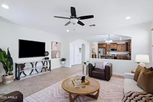 4247 E Vista Bonita Dr, Phoenix, AZ 85050 - Photo 11