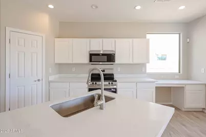 18161 N Cook Drive, Maricopa, AZ 85138 - Photo 11