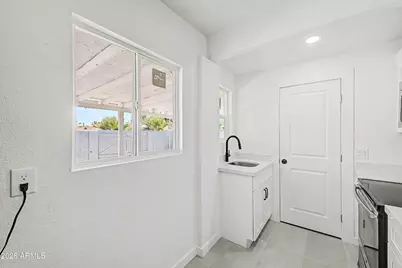 2305 W Maryland Avenue, Phoenix, AZ 85015 - Photo 9