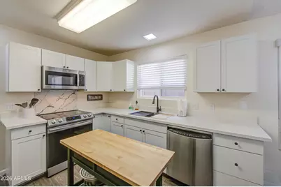 913 E Wahalla Lane, Phoenix, AZ 85024 - Photo 13