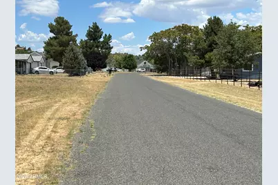18628 S Joseph Hodge Road #80, Peeples Valley, AZ 86332 - Photo 9