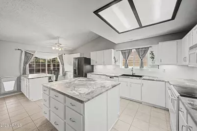 14657 N 90th Drive, Peoria, AZ 85381 - Photo 11