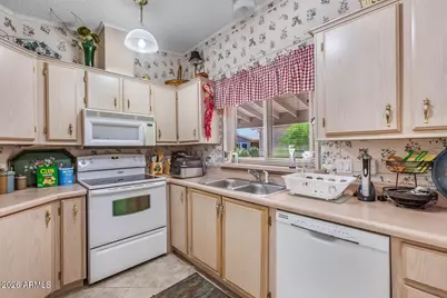 6097 S Pinehurst Drive, Chandler, AZ 85249 - Photo 5