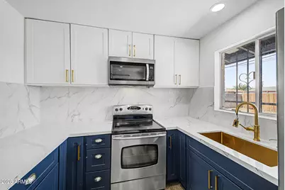 4702 S 36th Drive, Phoenix, AZ 85041 - Photo 5