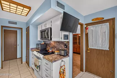 19014 N 99th Drive, Sun City, AZ 85373 - Photo 11
