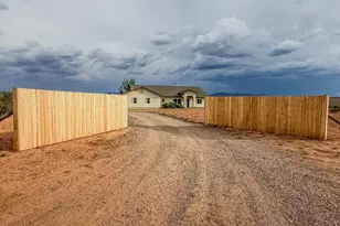 1002 E Lena Way, Huachuca City, AZ 85616 - Photo 1