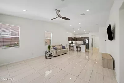 3414 W T Ryan Lane, Phoenix, AZ 85041 - Photo 9