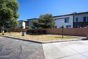 3221 N 37th St, Phoenix, AZ 85018 - Photo 1