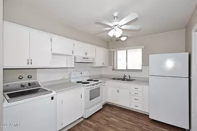 10913 W Canterbury Drive, Sun City, AZ 85351 - Photo 9