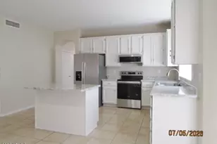 6135 W Navajo Dr, Glendale, AZ 85302 - Photo 9