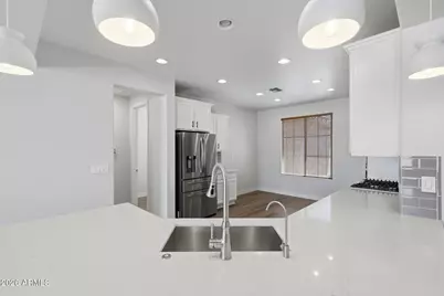 25548 N 104th Drive, Peoria, AZ 85383 - Photo 5