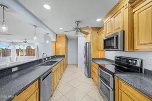 10223 W Desert Hills Dr, Sun City, AZ 85351 - Photo 13