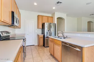 1814 E Fawn Dr, Phoenix, AZ 85042 - Photo 5