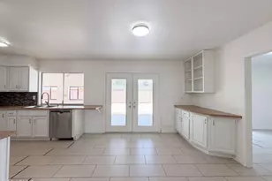 4260 E Vineyard Rd, Phoenix, AZ 85042 - Photo 9