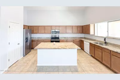 7320 S 15th Drive, Phoenix, AZ 85041 - Photo 11
