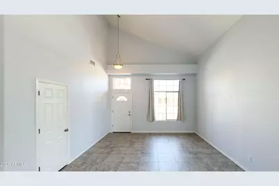 7320 S 15th Drive, Phoenix, AZ 85041 - Photo 9