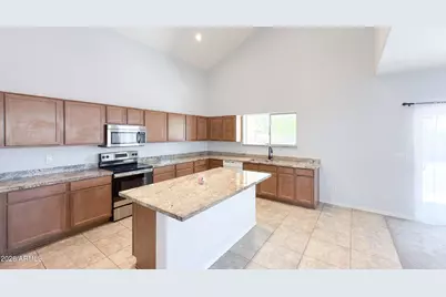 7320 S 15th Drive, Phoenix, AZ 85041 - Photo 11