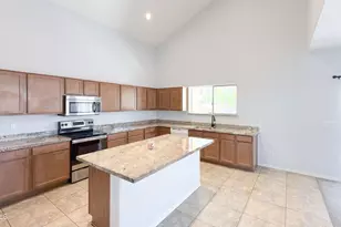 7320 S 15th Dr, Phoenix, AZ 85041 - Photo 11