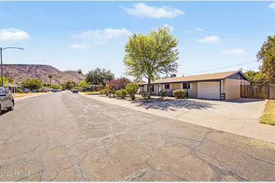 2141 W Laurel Lane, Phoenix, AZ 85029 - Photo 25