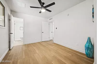 2141 W Laurel Lane, Phoenix, AZ 85029 - Photo 9