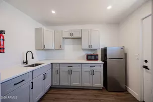 2802 N 36th St, Phoenix, AZ 85008 - Photo 9