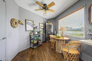 10189 W Pineaire Dr, Sun City, AZ 85351 - Photo 9