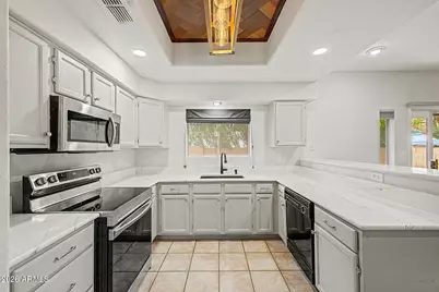 10228 N 12th Place #1, Phoenix, AZ 85020 - Photo 9