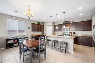 12118 W Hide Trail, Peoria, AZ 85383 - Photo 13