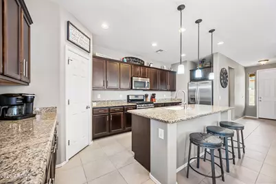 12118 W Hide Trail, Peoria, AZ 85383 - Photo 7