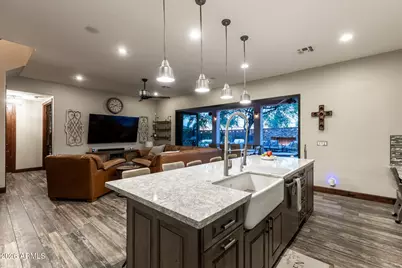 4008 E Lariat Lane, Phoenix, AZ 85050 - Photo 9