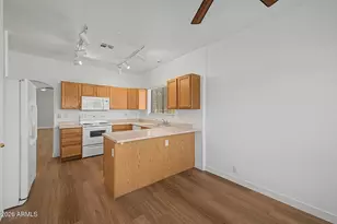8868 W Laurel Ln, Peoria, AZ 85345 - Photo 15