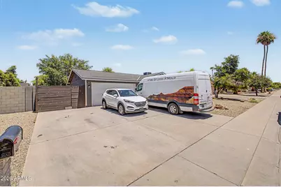9036 W Royal Palm Road, Peoria, AZ 85345 - Photo 3
