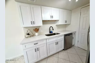 1237 E Lawrence Lane, Phoenix, AZ 85020 - Photo 9