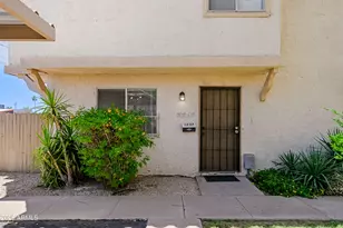 1237 E Lawrence Ln, Phoenix, AZ 85020 - Photo 19
