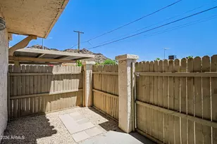 1237 E Lawrence Ln, Phoenix, AZ 85020 - Photo 23